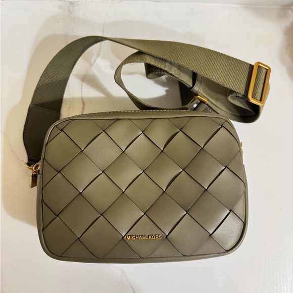 Michael Kors Woven Medium Double Zip Chain Camera Crossbody Bag. Like New! - Picture 2 of 7